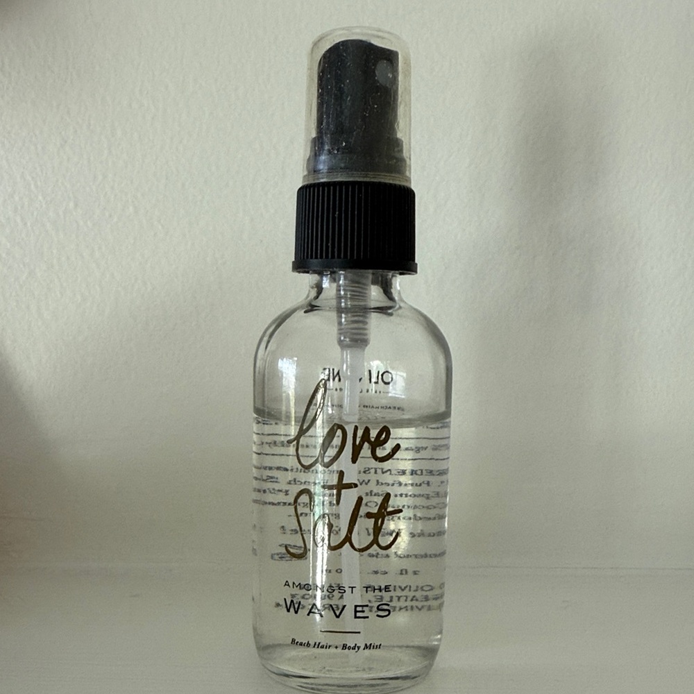Olivine love + salt amongst the waves beach hair and body mist. 2 fl. Oz. Size